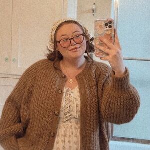 Meet your Posher, Elly